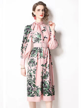 Load image into Gallery viewer, “Jolie 💕💚 Robe De Dame”